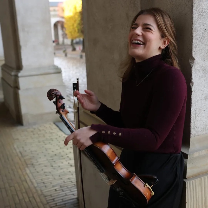 Ariadni laughing with her violin